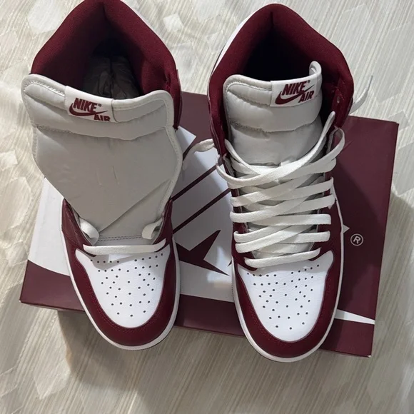 Air Jordan 1 Retro   HIGH OG - Picture 2 of 8